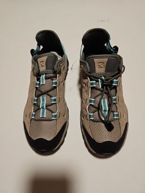 Solomon Womens Athletic Trail Sneakers in Beige and Light Blue 7.5 New